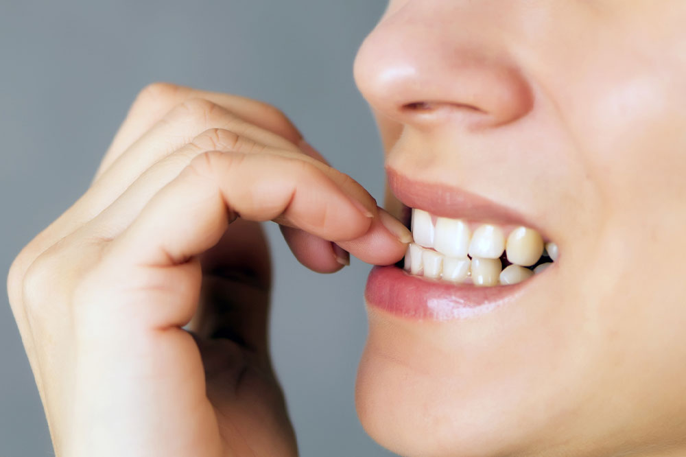 7 unhealthy habits that damage teeth