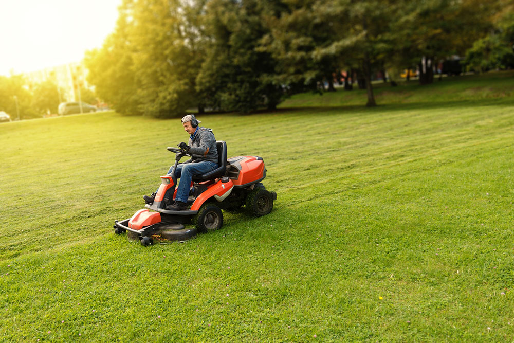 5 key features of John Deere riding lawnmowers